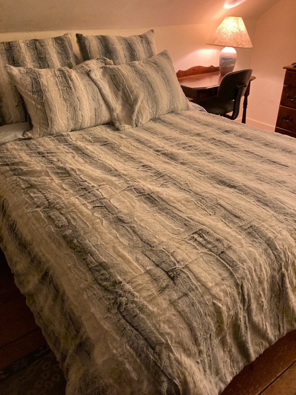 Plush Faux Fur Throw Blanket in Cream and Gray